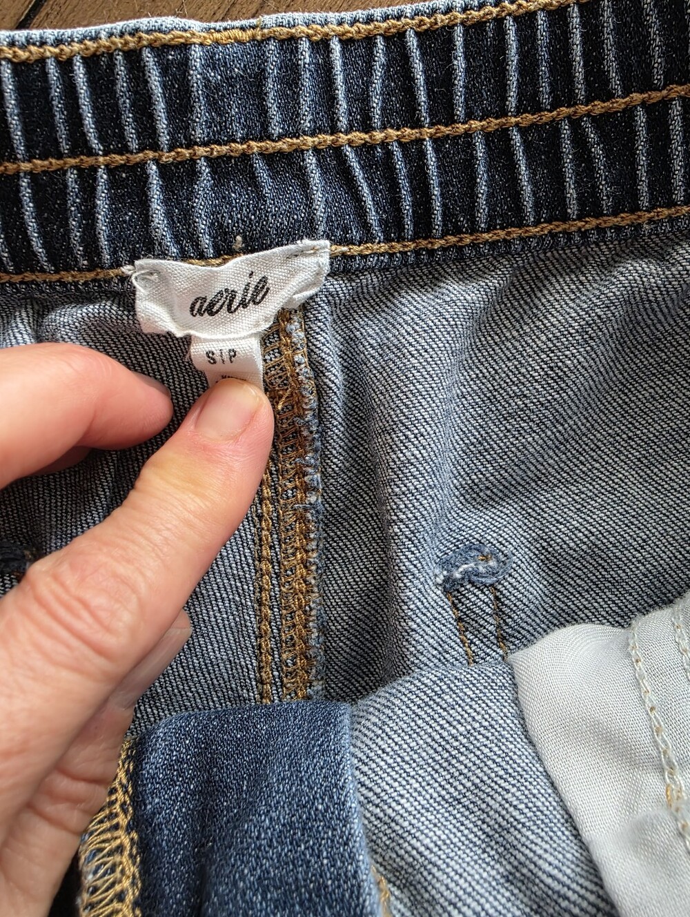 Aerie Daydream Denim Short Medium Blue Wash ** Small ** EUC!! - Picture 6 of 6
